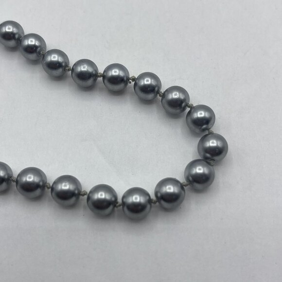 Vintage Kissaka Faux Gray Glass Pearl Beaded Necklace With Silver Clasp - Picture 11 of 12